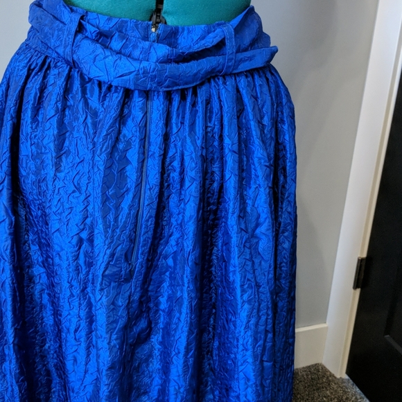 *UNIQUE* Full length ROYAL BLUE taffeta skirt with pockets - Picture 5 of 7